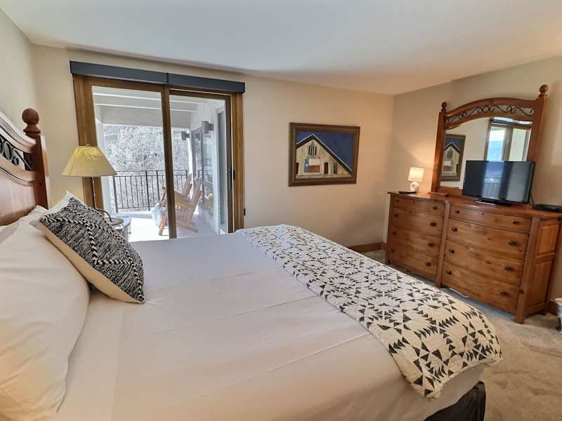 The Plaza 336 , Walk to Crested Butte Lifts & 2 Hot Tubs