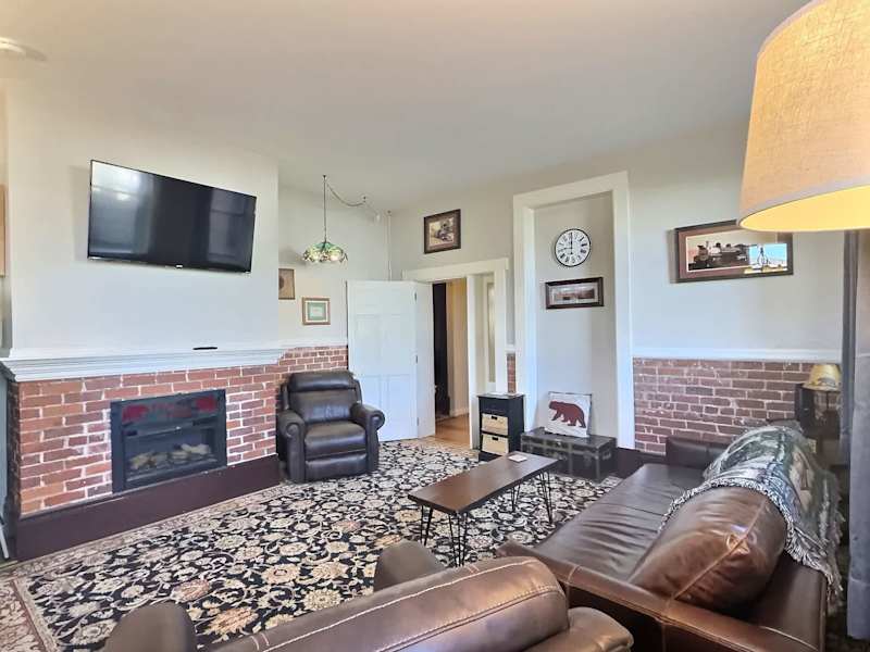 Papa's Place — Historic 1BR Unit in Downtown Leadville