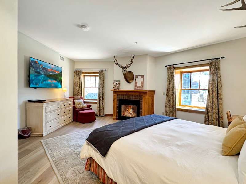 Lodge at Mountaineer Square 3 Bedroom, 3 Bath, Base Area Luxury