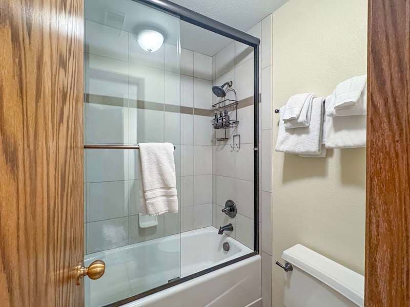 Walk-to-Lift, Hot Tub & Sauna, 2BR Ski Condo