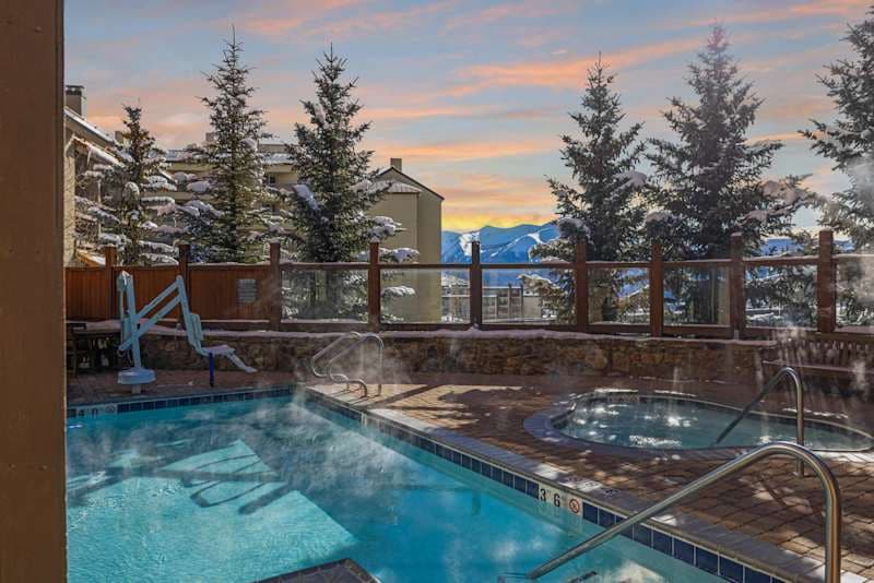 Mountaineer Square 313 — Ski-Base Condo, Pool & Hot Tub