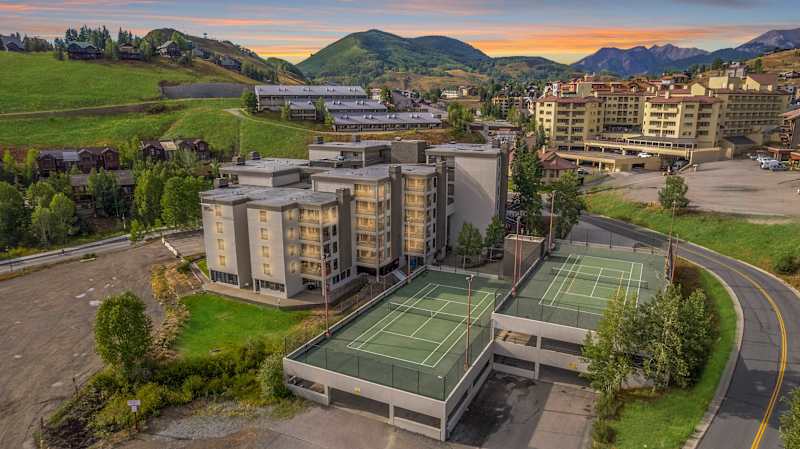 Plaza 241 at Woodcreek — 2BR Walk to Crested Butte Lifts