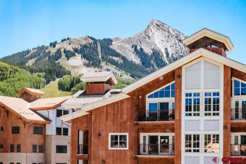 Grand Lodge Ski Suite – Walk to Lifts, Hot Tub & Heated Pool
